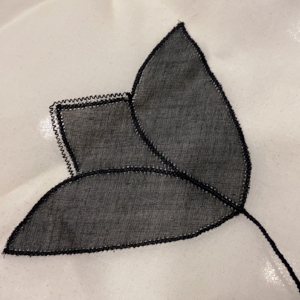 Vintage Sheer Black Ivory Tulip Apron! - Picture 8 of 9